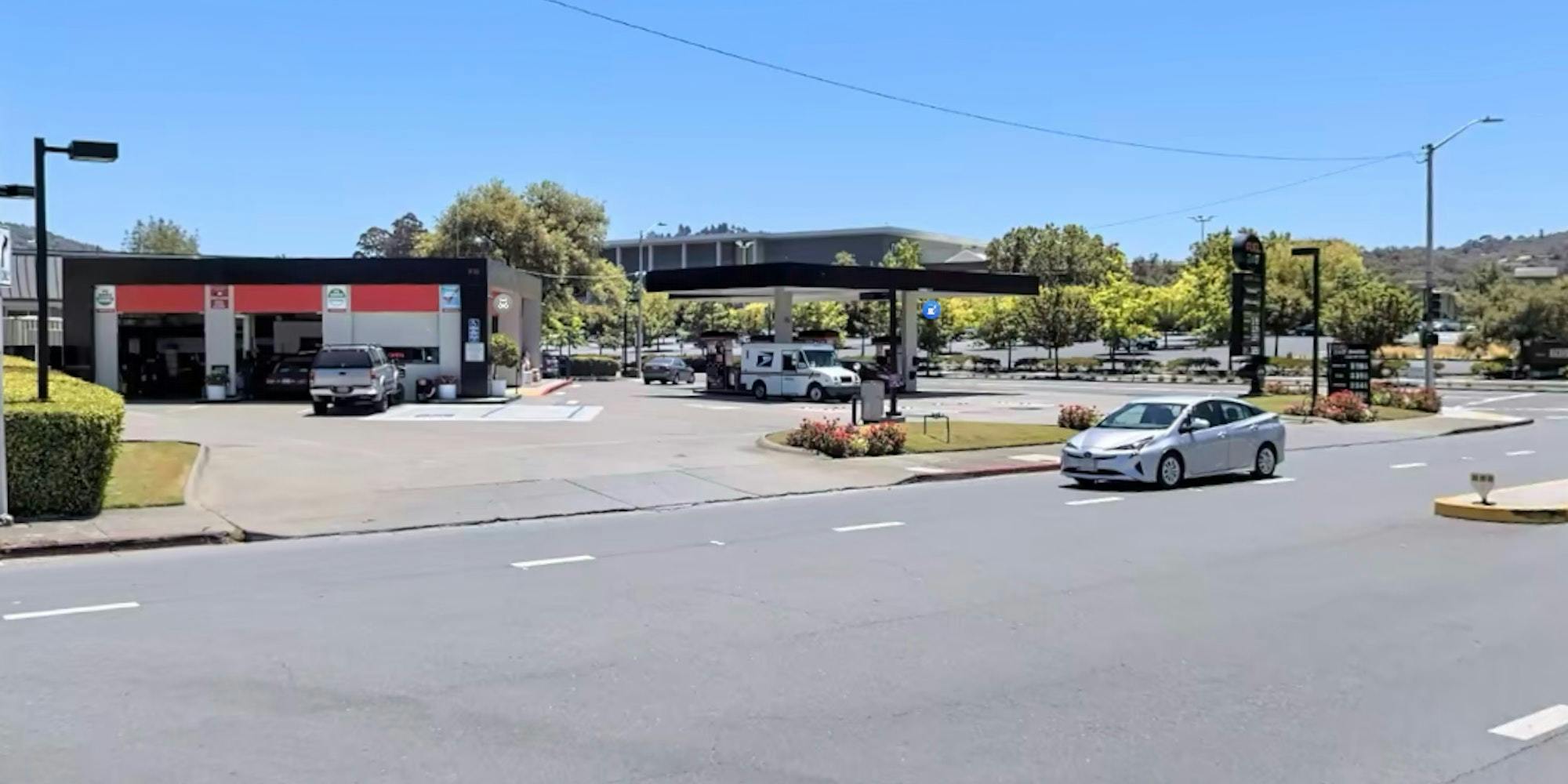 Unbranded Gas Station and Carwash Acquisition Bridge Loan in San Rafael, CA